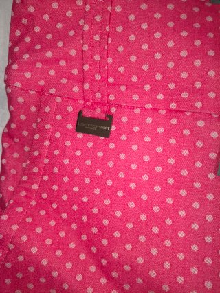 Pantalón rosa de lunares blancos