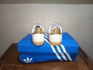 Zapatillas Adidas Blancas y Doradas