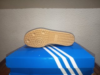 Zapatillas Adidas Blancas y Doradas