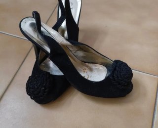 Sandalias negras de tacón