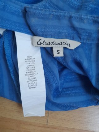 Camisa azul con volantes