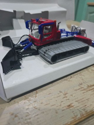 Siku 1:50 spazzaneve giocattolo Piste bully
