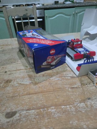 Siku 1:50 spazzaneve giocattolo Piste bully