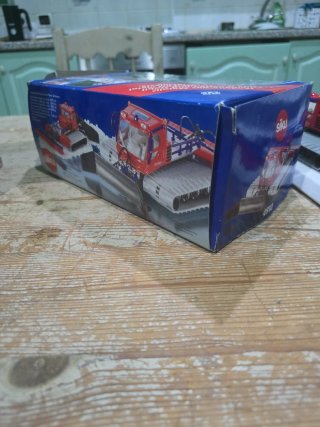 Siku 1:50 spazzaneve giocattolo Piste bully