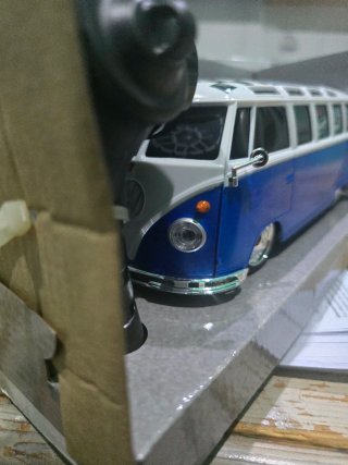 Maisto Radio Control Volkswagen Van Samba 1:24
