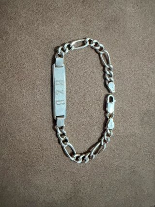Pulsera de Plata con Placa Grabada B&B
