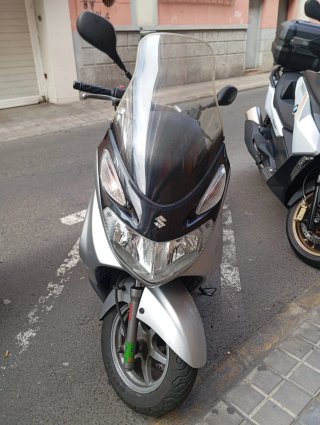 Suzuki Burgman UH 125 - Maxi Scooter