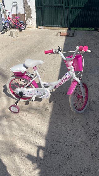 Bicicleta infantil rosa y blanca