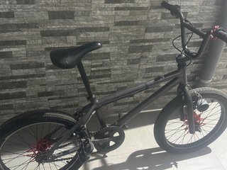 Bicicleta BMX negra