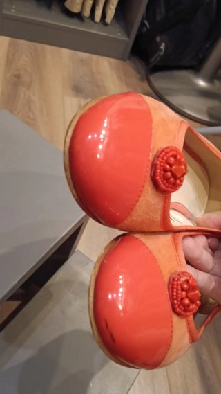 Manoletinas coral con detalle