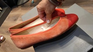 Manoletinas coral con detalle