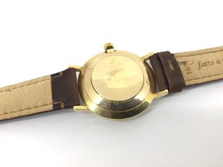 reloj de oro oro 18k con piedra