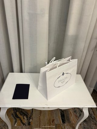 Busta Prada originale con fiocco e bigliettino