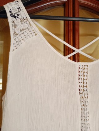 Top blanco con encaje talla L