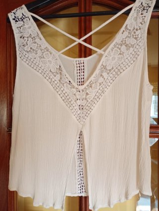 Top blanco con encaje talla L