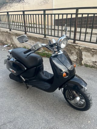 Aprilia Custom 125cc Scooter Negra