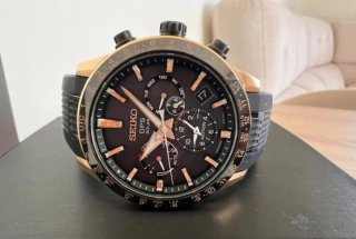 Reloj Seiko GPS Solar Negro y Dorado