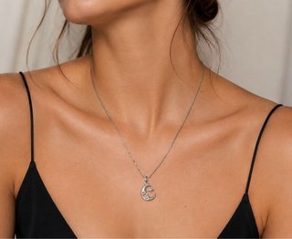 Collar de plata con colgante de lunita