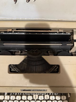 Máquina de escribir Olivetti Lettera 25