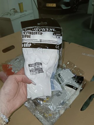 Guantes de goma grises y rojos 8 pares guantes 3€