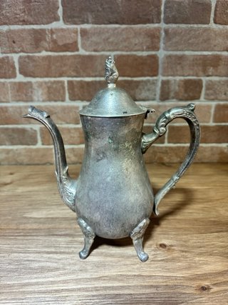 Tetera antigua de plata