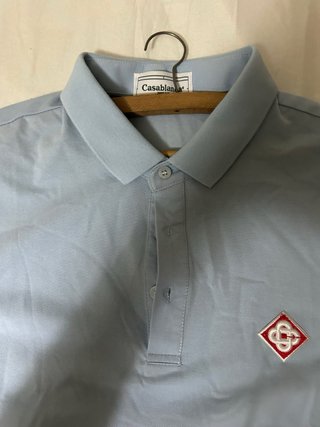 Polo Casablanca Azul Cielo Logo Bordado