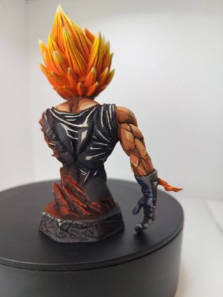 Figura Majin Vegeta Repintada a Mano