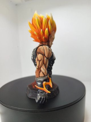 Figura Majin Vegeta Repintada a Mano