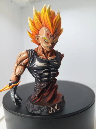 Figura Majin Vegeta Repintada a Mano
