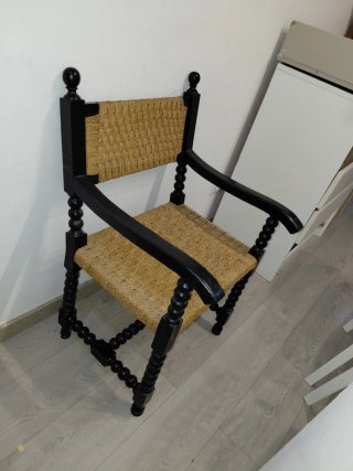 Silla butaca rústica de mimbre con 100 años
