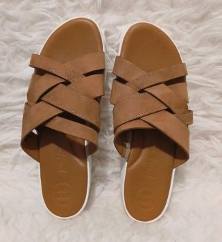 Chanclas de piel con plataforma