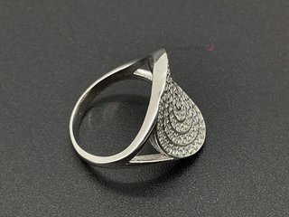 anillo oro 18k con piedra con circonita