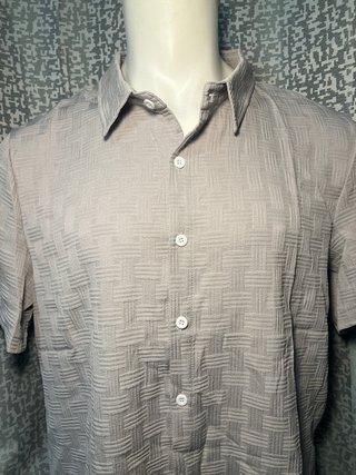 Camisa gris texturizada manga corta