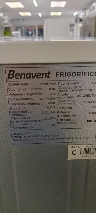 Nevera pequeña Benavent Blanca 143X54