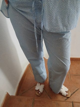 Conjunto pijama short y camisa lunares