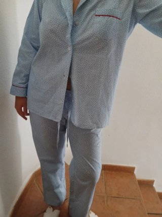 Conjunto pijama short y camisa lunares