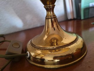 Par de lámparas de mesa doradas
