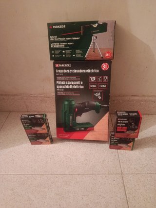 Grapadora Parkside y Nivel Láser