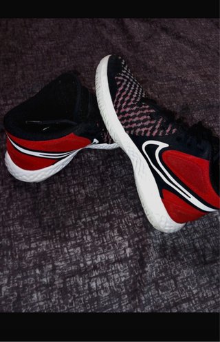 Zapatillas Nike Baloncesto Rojas y Negras
