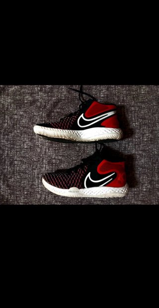 Zapatillas Nike Baloncesto Rojas y Negras
