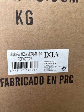 Lámpara de mesa dorada y blanca