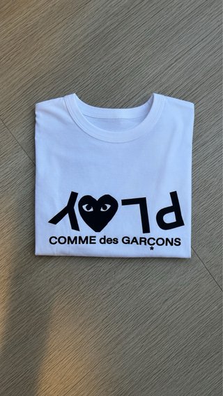 Camiseta PLAY COMME des GARÇONS Corazón Negro