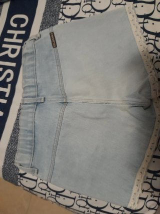 Dos pantalones cortos vaqueros