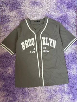 Camisa SHEIN Brooklyn New York gris