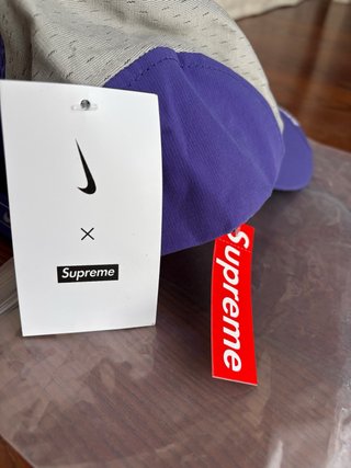 Gorra Nike x Supreme Azul y Plateada