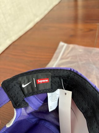 Gorra Nike x Supreme Azul y Plateada