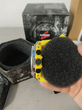 G-Shock Plateado y Amarillo