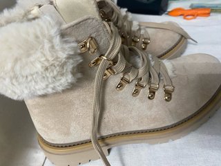 Botines beige con forro de pelo