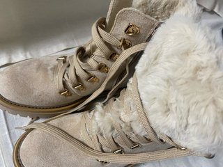 Botines beige con forro de pelo