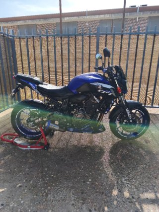 Yamaha MT-07 2021 Negra/Azul único propietario.